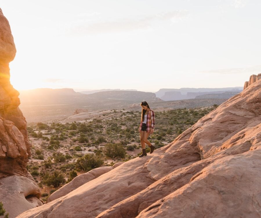 Woman hiking the grandstaff canyon.